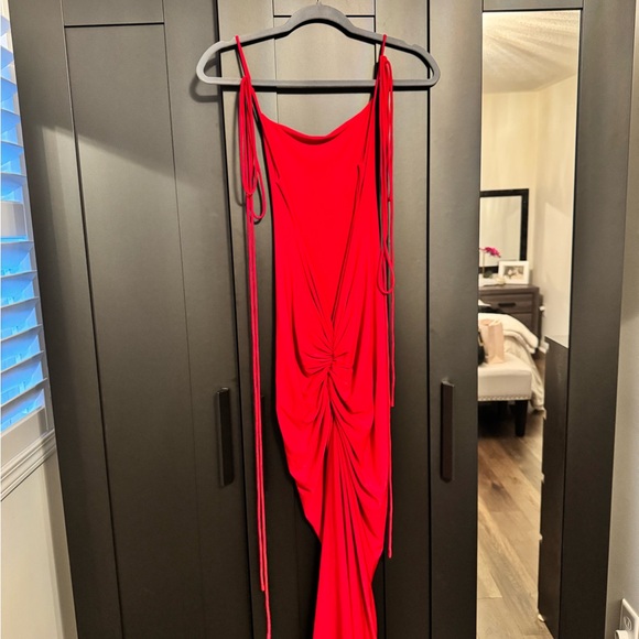 Chic Backless Red Dress - Picture 2 of 4